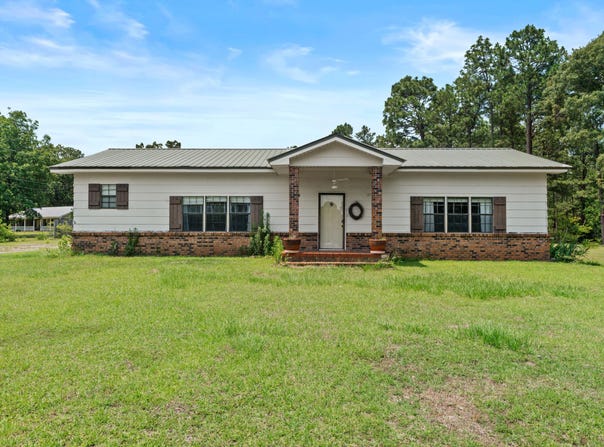 17 Hammett Rd., Petal, MS 39465
