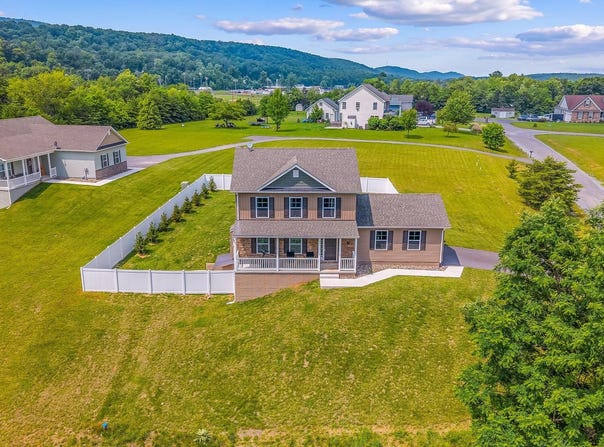 123 HANK AARON RD, BERKELEY SPRINGS, WV 25411