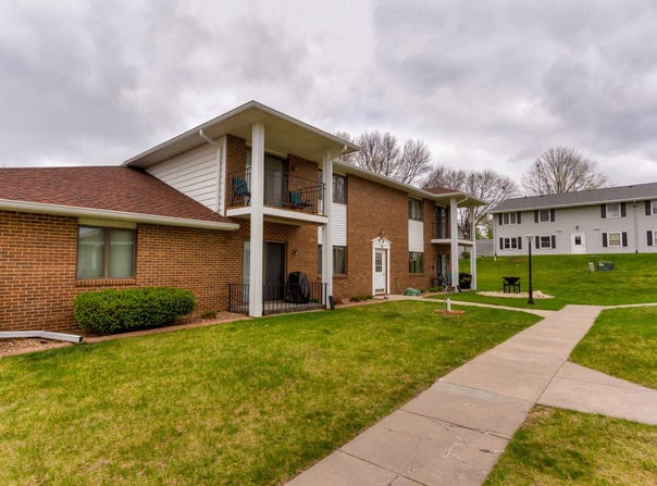 1168 49th Street unit: 1, West Des Moines, IA 50266