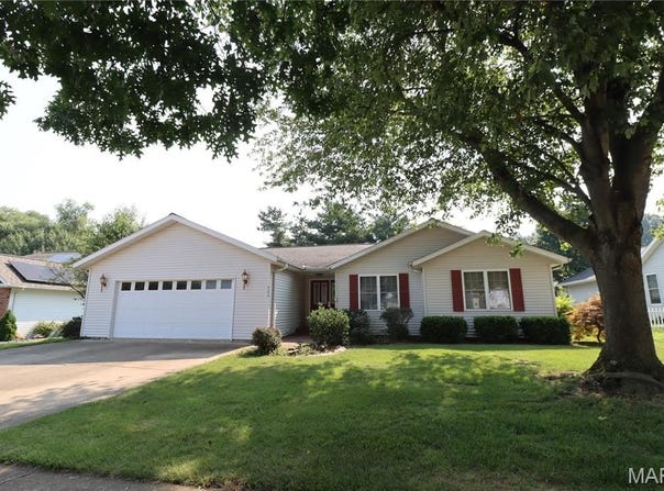 702 Poplar Street, Greenville, IL 62246