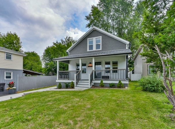 25621 S Wind Lake Rd, Waterford, WI 53185