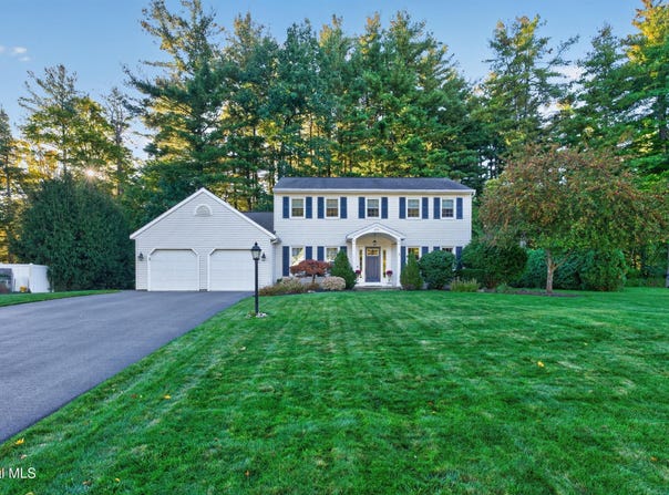 210 Sundew Drive, Schenectady, NY 12303