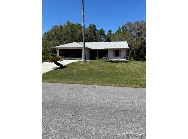 9439 W Marquette Lane, Crystal River, FL 34428