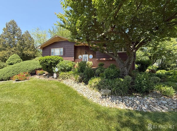 3 Guernsey Lane, East Brunswick, NJ 08816