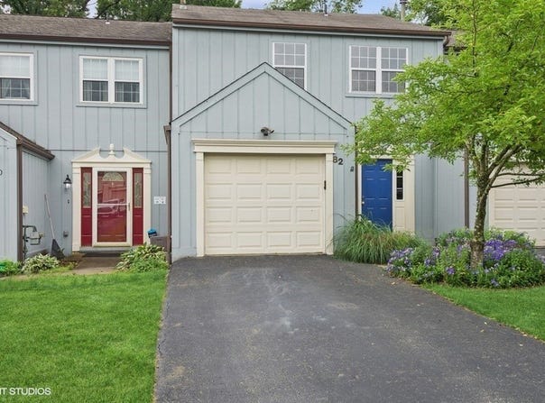82 MONMOUTH DR, Cranberry Twp, PA 16066