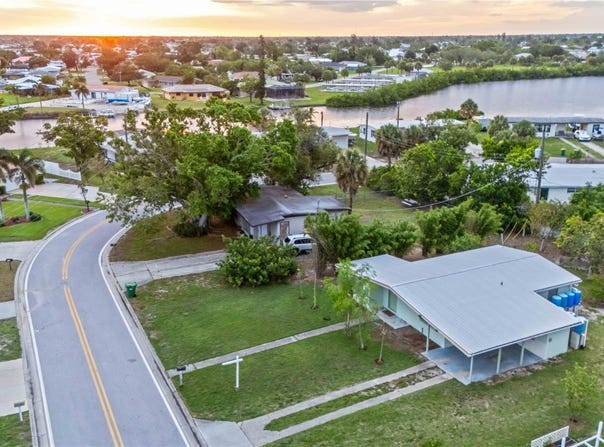 180 PALMETTO CIRCLE NE, PORT CHARLOTTE, FL 33952