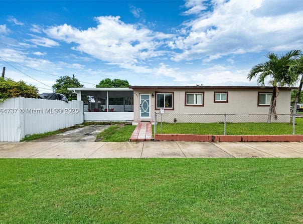 897 W 36th St, Hialeah, FL 33012
