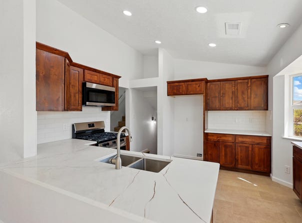 16 APACHE PLUME Road, Los Lunas, NM 87031