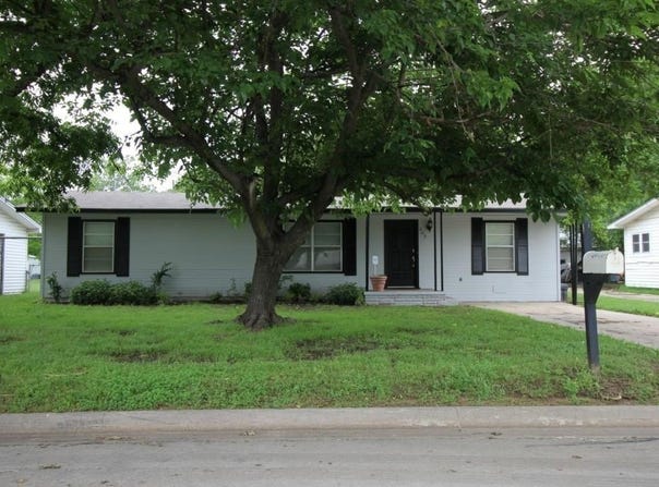 805 Mulkey Lane, Denton, TX 76209