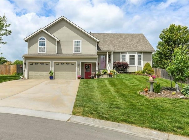 407 Maple Court, Lansing, KS 66043