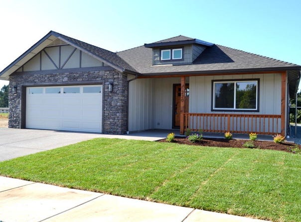 220 SW Quiet Water Lane, Grants Pass, OR 97527