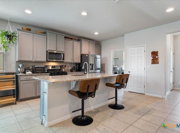 121 Walkup Lane, Leander, TX 78641
