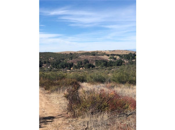 29 Rocky Knoll Road, Hemet, CA 92544