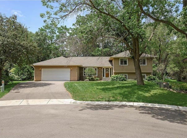 11870 63rd Place N, Maple Grove, MN 55369