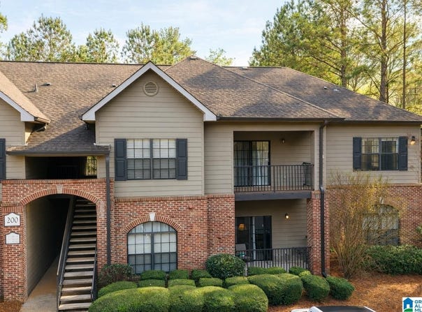 209 STERLING OAKS DRIVE, HOOVER, AL 35244