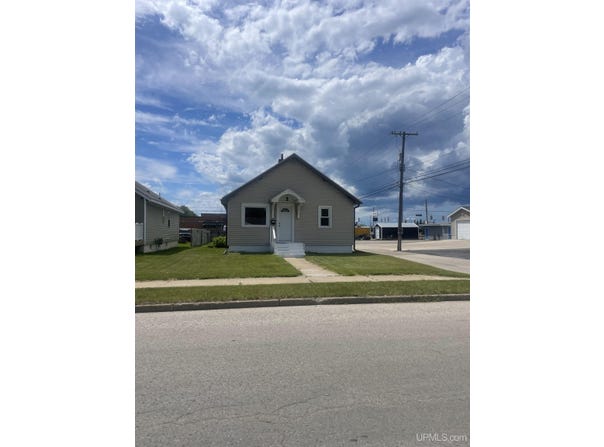 112 S 22nd, Escanaba, MI 49829