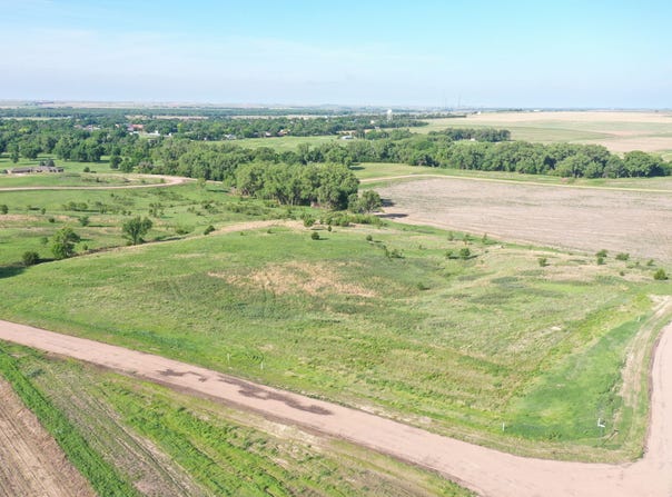 307 Outlook Dr, Cambridge, NE 69022