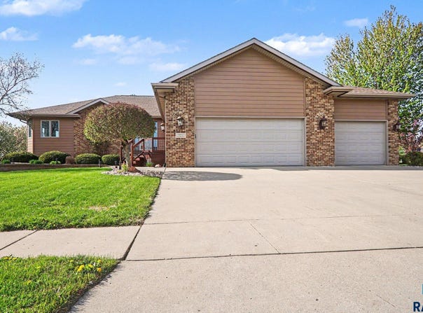 721 Britz Dr, Luverne, MN 56156