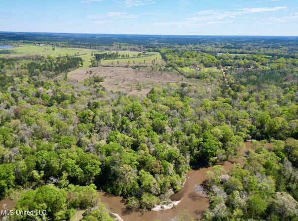 Egg Farm Road, Poplarville, MS 39470