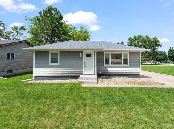 105 W williams Street, Dunkerton, IA 50626