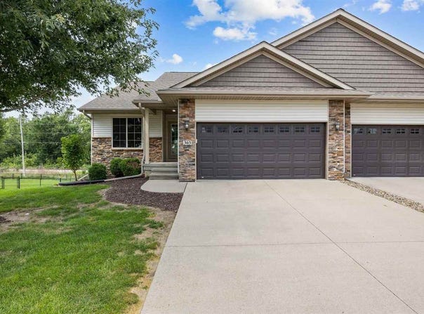 303 S Stewart St, IA 52317