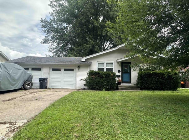 2608 Crapo Drive, Burlington, IA 52601