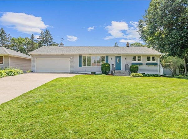 1456 Burke Avenue W, Roseville, MN 55113