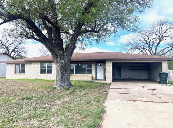 535 N 4th, Uvalde, TX 78801