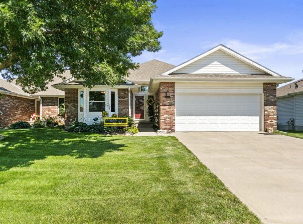 1018 SHOAL POINTE Drive, CARTER LAKE, IA 51510