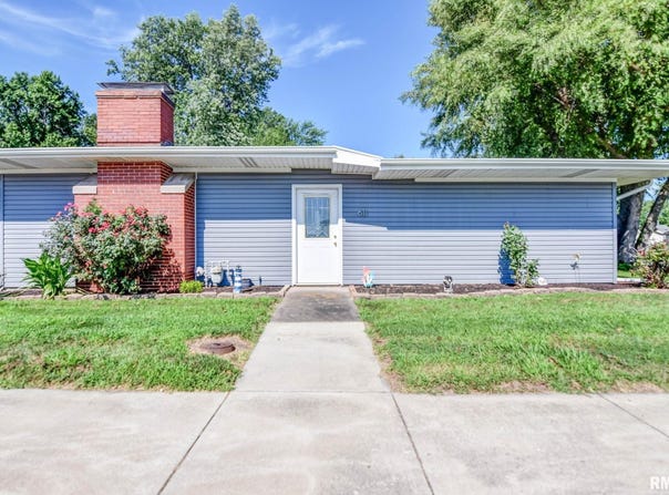 611 N WEBSTER Street, Taylorville, IL 62568