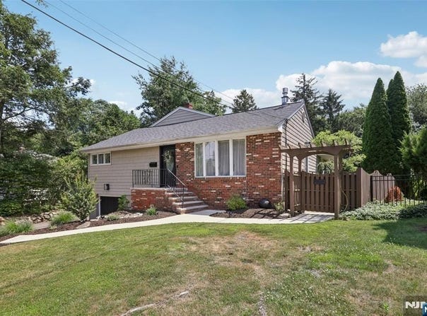 19 Winding Way, Cedar Grove, NJ 07009
