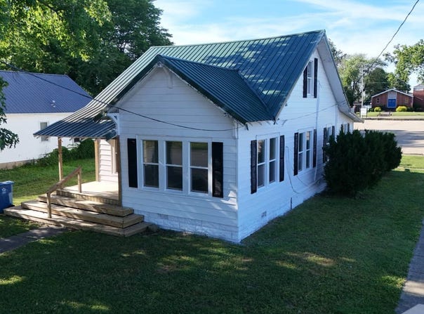 908 W Main St, Fairfield, IL 62837