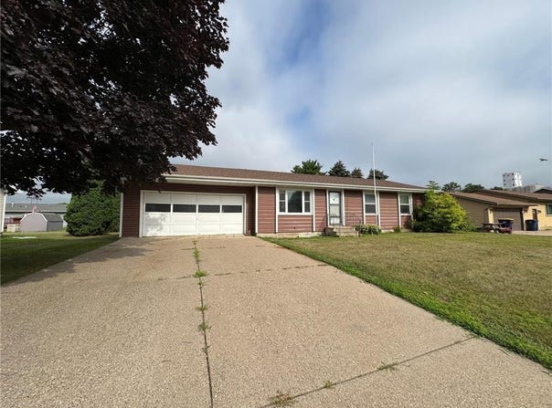 1032 W Elm Street, Lake City, MN 55041