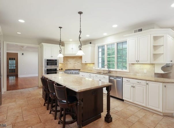 82 Queen Anne Dr, Bernards Twp., NJ 07920