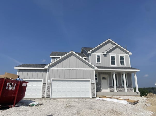 W193n5017 Rosemary Rdg, Menomonee Falls, WI 53051