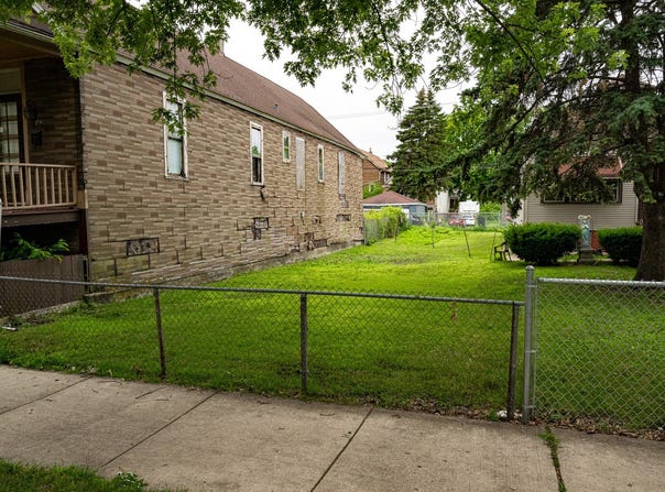 8540 S Mackinaw Avenue, Chicago, IL 60617