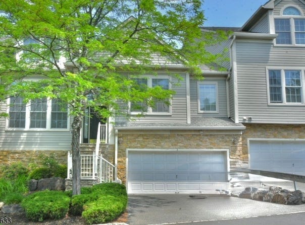 3 Skyview Dr, North Haledon Boro, NJ 07508-3142