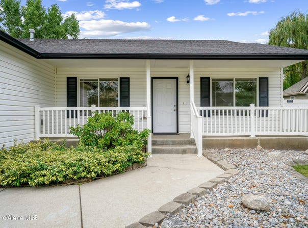 1033 E Warm Springs Ave, Post Falls, ID 83854