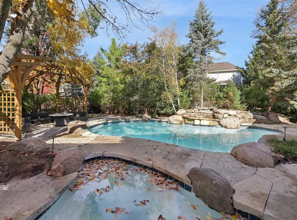 14031 Willow Drive, Clive, IA 50325