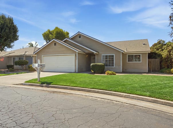 2447 N Michael Street, Visalia, CA 93292