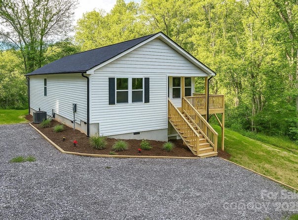 6 Meadows Town Road, Leicester, NC 28748