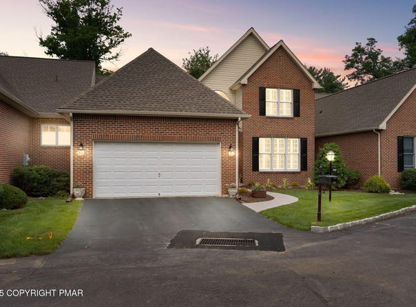 4757 Pinehurst Circle, Center Valley, PA 18034
