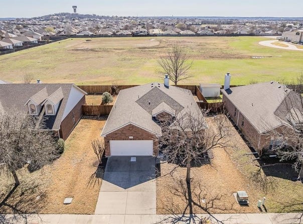 1013 Vista View Drive, Burleson, TX 76028