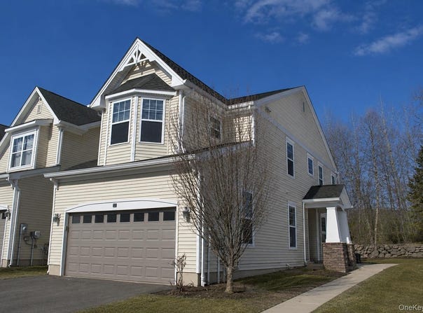 53 Cornwall Lane, Middletown, NY 10940