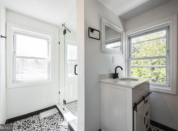 211 W PACIFIC AVENUE, MINOTOLA, NJ 08341