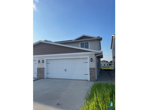 9622 W Tunis Dr, Sioux Falls, SD 57106