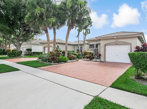 9636 Crescent View Drive N, Boynton Beach, FL 33437