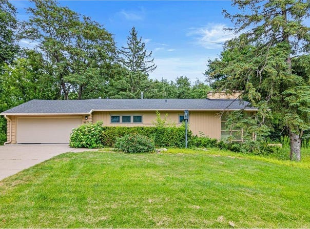 3014 Kyle Avenue N, Golden Valley, MN 55422