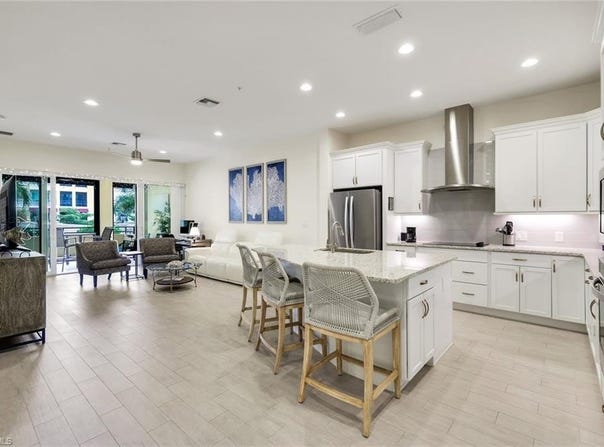21530 Strada Nuova Cir, ESTERO, FL 33928