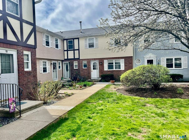 16 E Gate Lane, Hamden, CT 06514